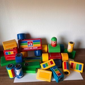 Vintage 1980s Hilco Magnetic Building Blocks Toy 29 Piece Lot  Car + Person VG